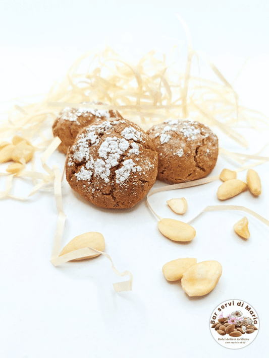 Biscotti amaretti alle mandorle tipici siciliani