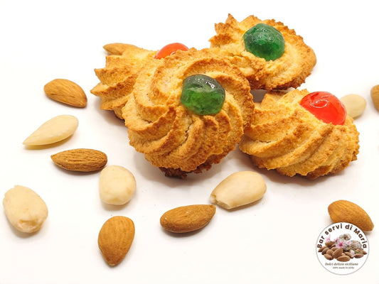 foto biscotto alle mandorle con ciliegia candita rossa e verde dolci delizie siciliane